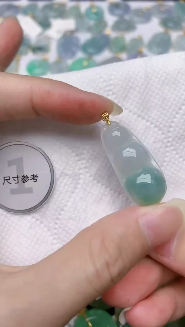 翡翠18K金镶嵌颈饰天然A货翡翠