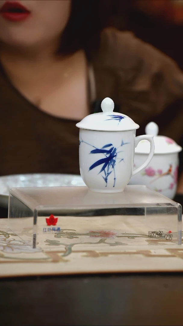 瓷1头釉中青花竹子小金钟杯