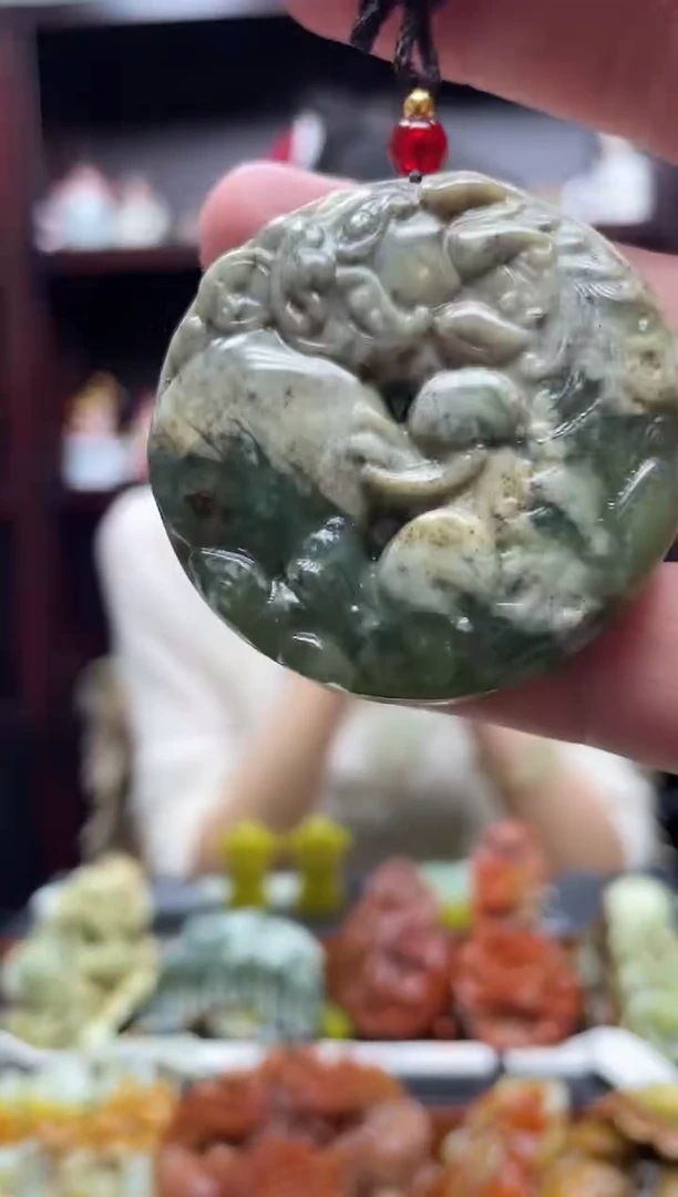 岫玉未镶嵌吊坠·