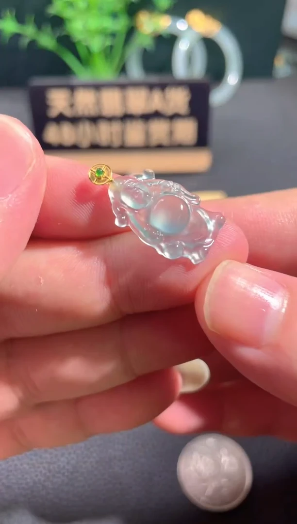 翡翠18K金镶嵌颈饰翡翠