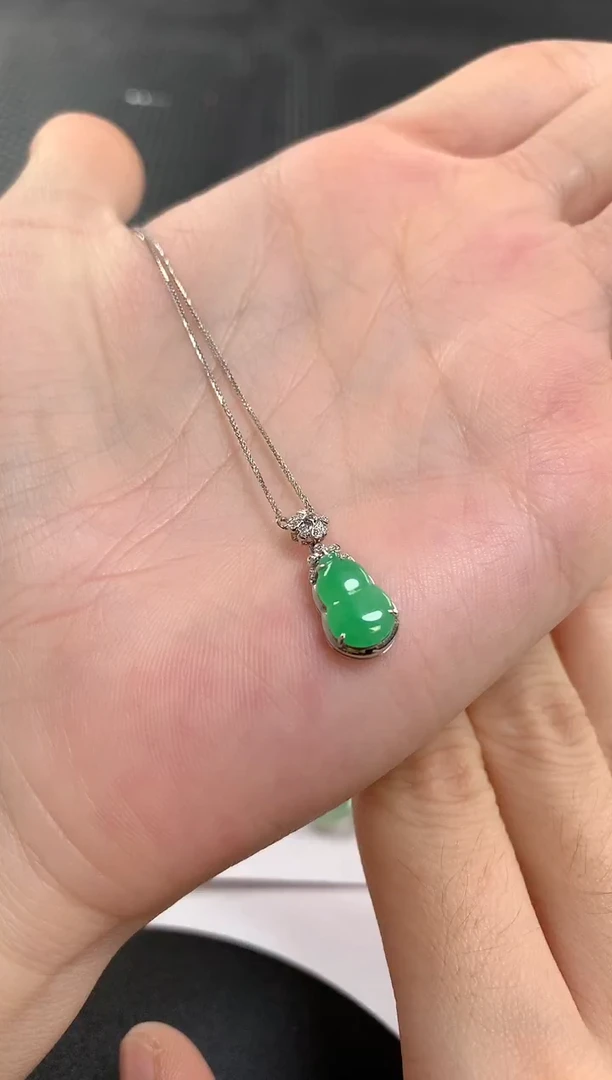 颈饰18K金镶嵌翡翠130