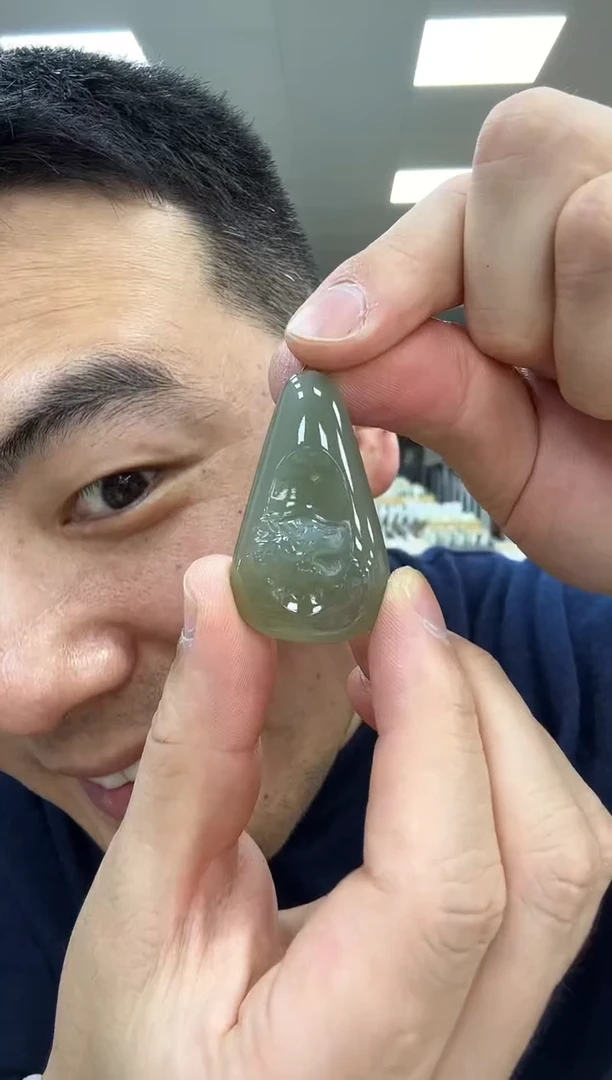 颈饰未镶嵌和田玉虎