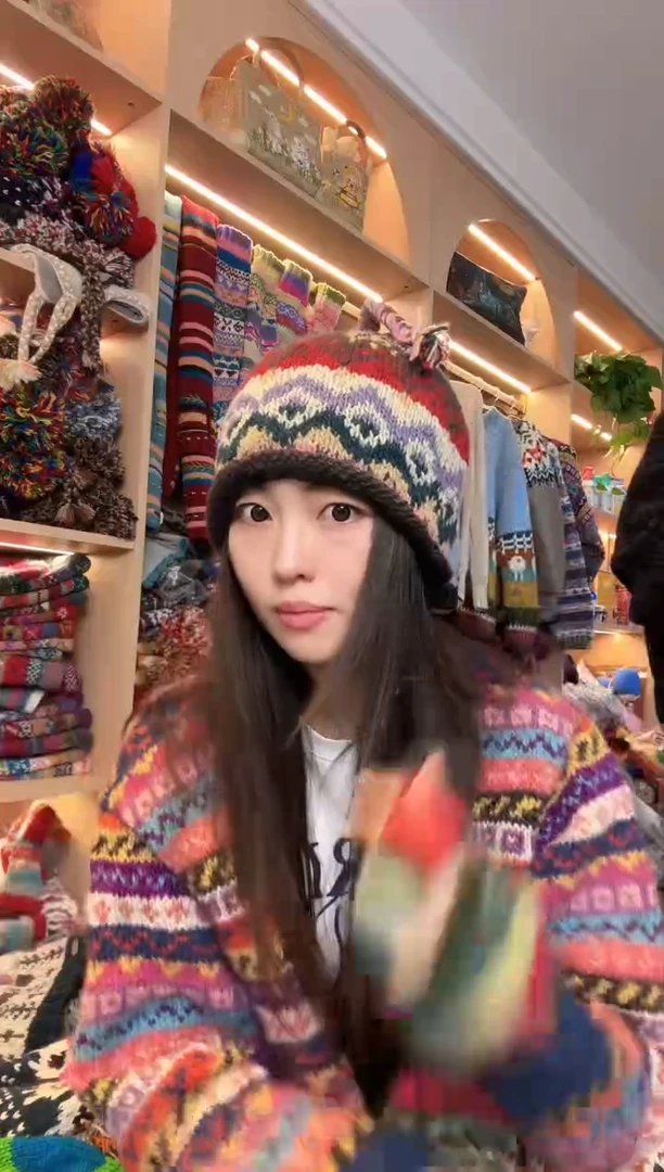 羊毛咖色小丸子帽子