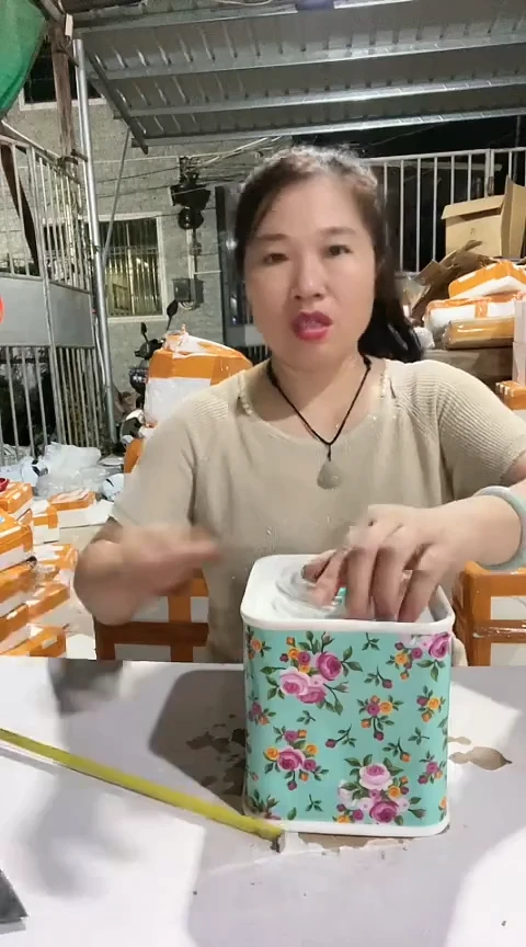 瑕疵绿色大方罐子