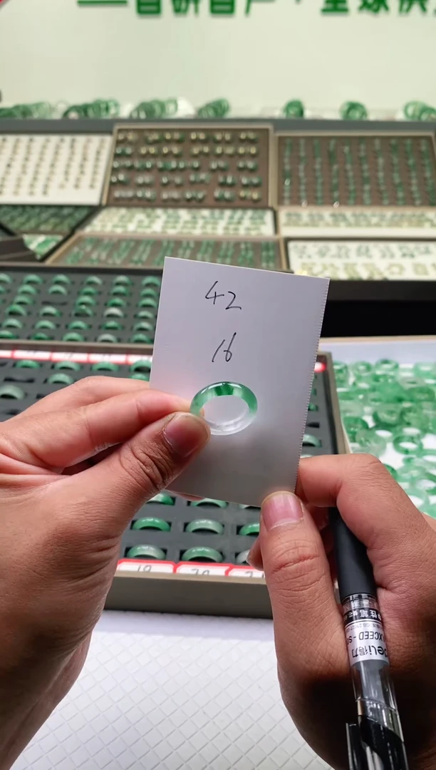 未镶嵌石英质玉（非洲翠）戒圈微瑕戒圈16