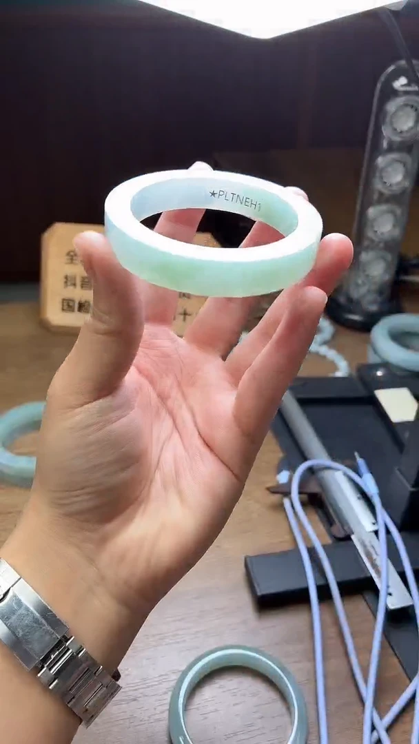 未镶嵌手镯定制翡翠蓝****️定制