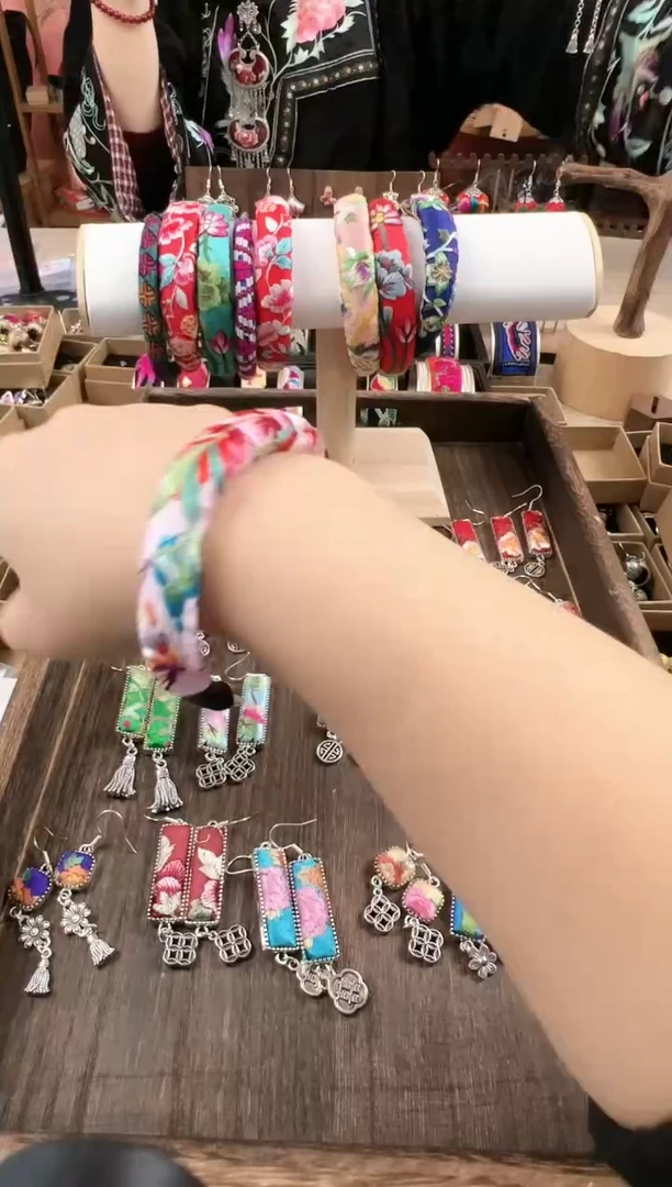 【闪购商品】织绣民族风老绣饰品296