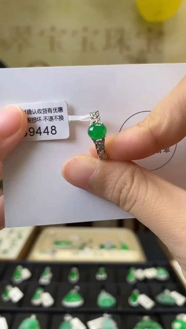 颈饰18K金镶嵌翡翠B9448 旦面戒指 含运营费