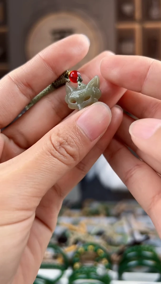 颈饰未镶嵌和田玉拍一发一，拍一发一