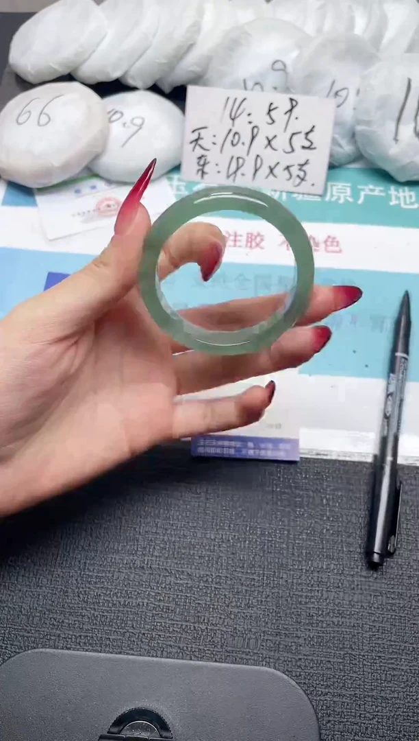 未镶嵌手镯石英质玉70-52