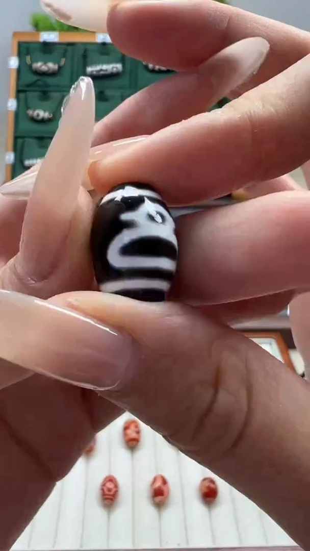 玛瑙/玉髓（覆膜）颈饰未镶嵌20微瑕随机发货