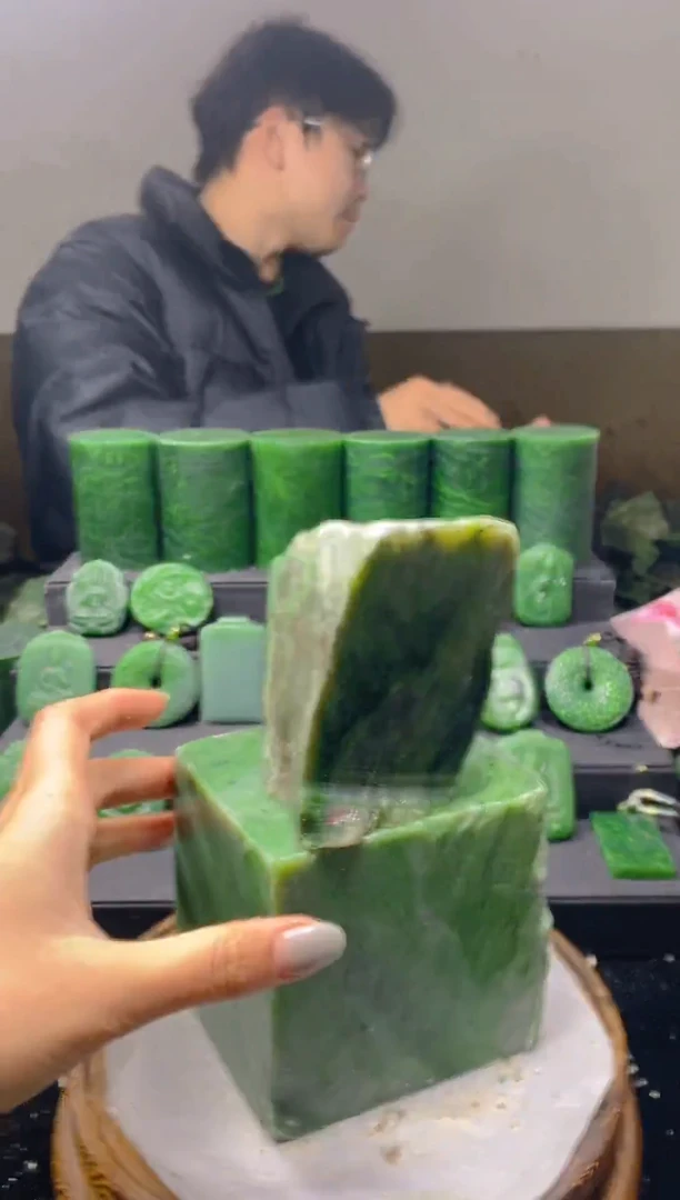 未镶嵌和田玉（碧玉）珠宝半成品1