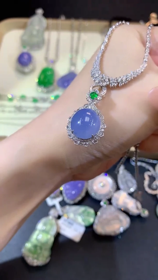吊坠(不含链)18K金镶嵌翡翠75-蛋面（不含链扣