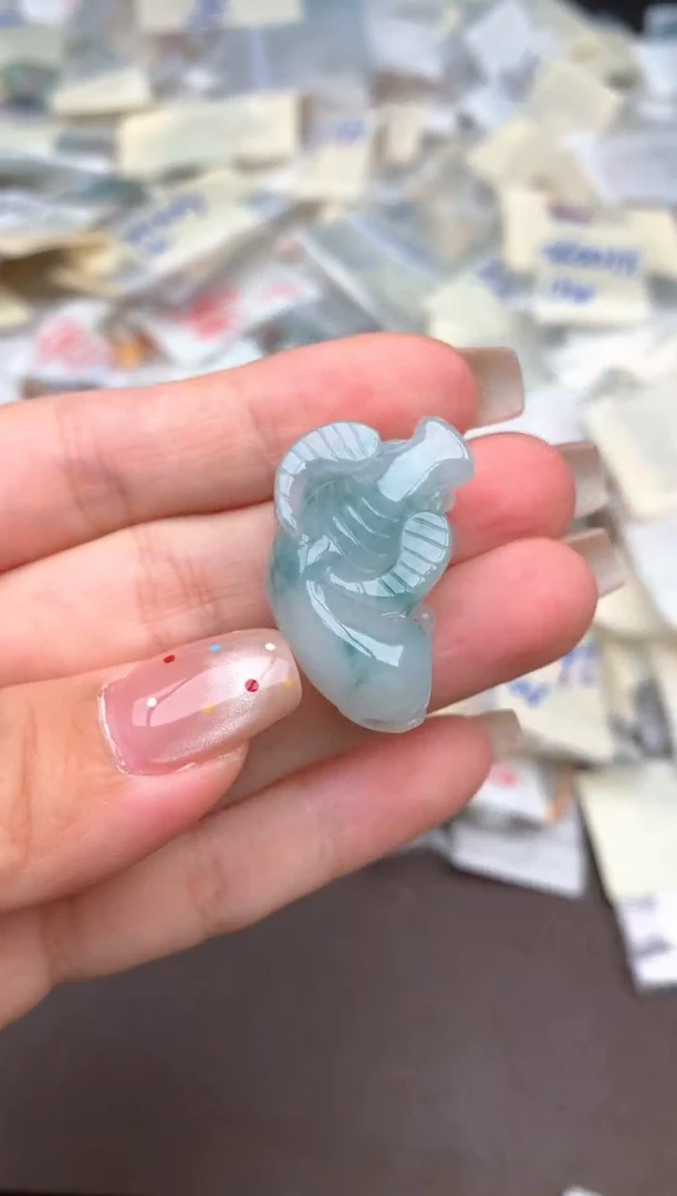未镶嵌挂件翡翠一牛