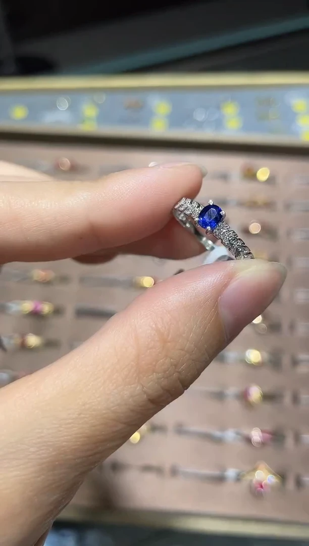 戒指蓝宝石18K金镶嵌戒指