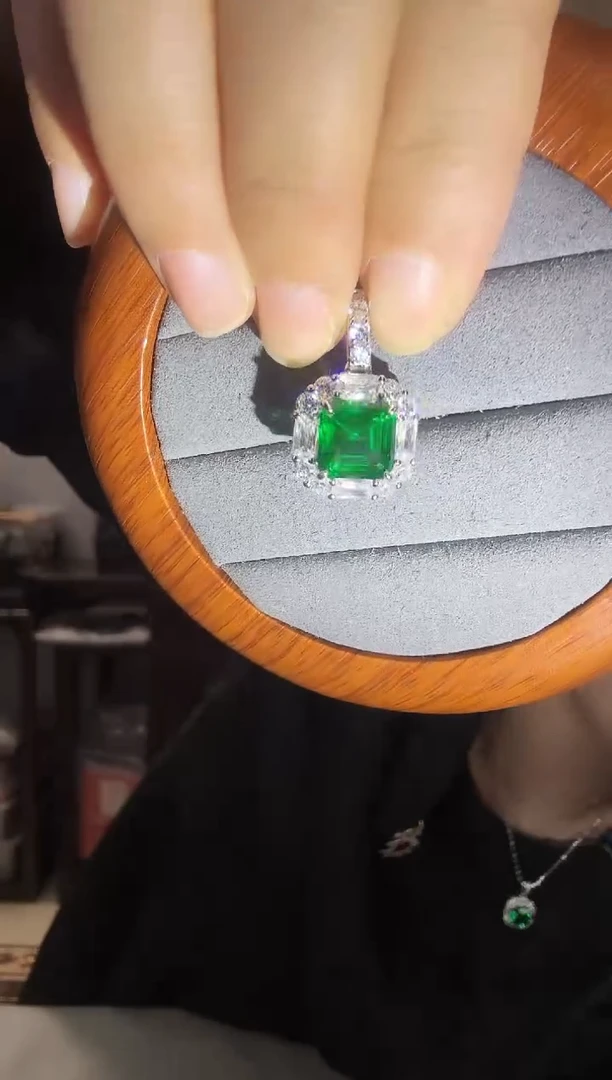 主播定制链接 绿色方形吊坠5ct