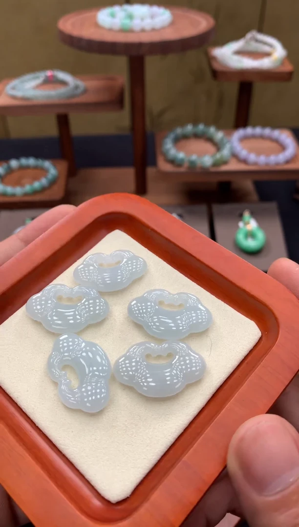 翡翠未镶嵌吊坠(不含链)如意多样性发其一