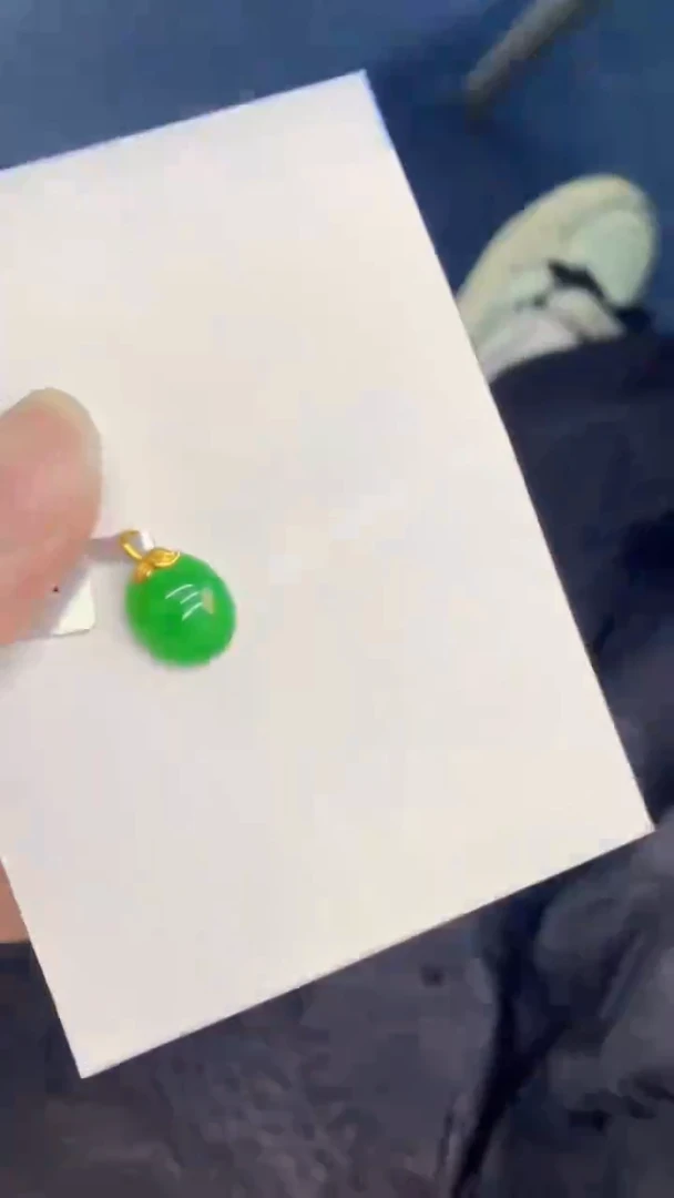 翡翠18K金镶嵌颈饰           1