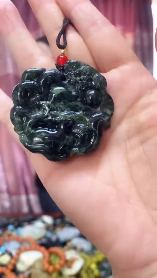 未镶嵌蛇纹石玉吊坠