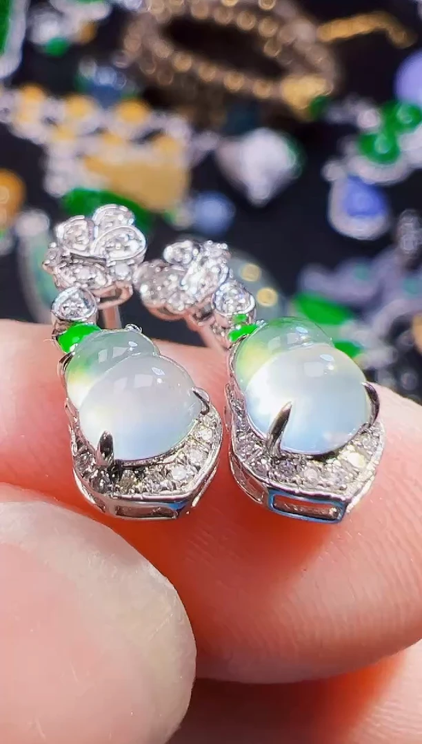 18K金镶嵌翡翠耳饰呃****么翡翠