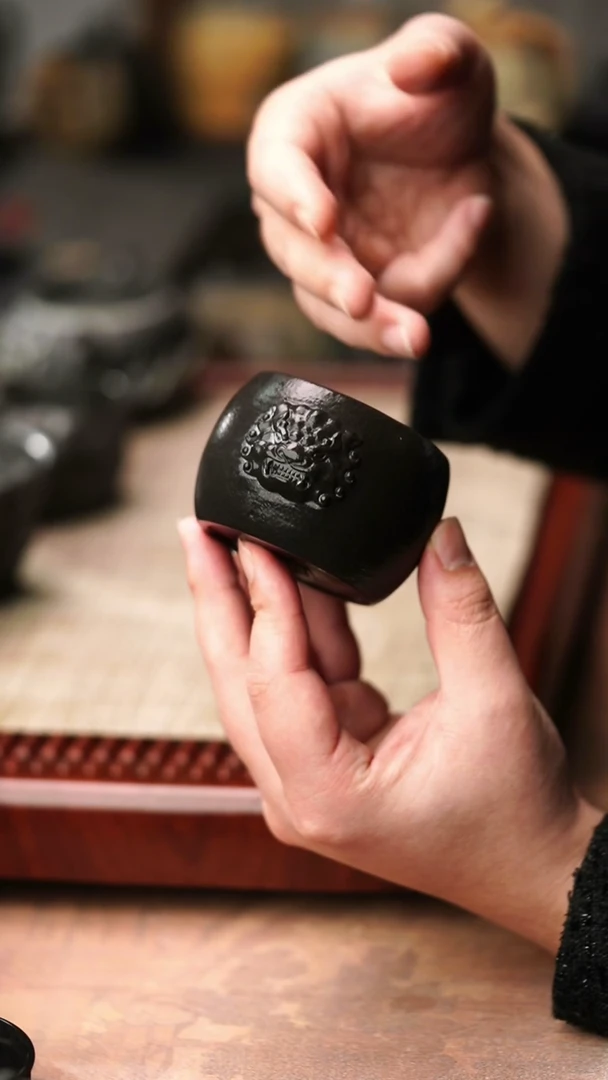 柯荣盛老师作品冰碛岩重工雕刻高筒兽杯