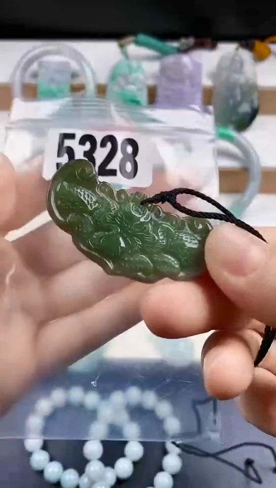 颈饰未镶嵌翡翠天然翡翠吊坠挂件