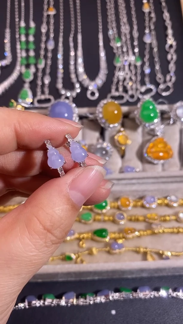 18K金镶嵌翡翠耳饰耳饰