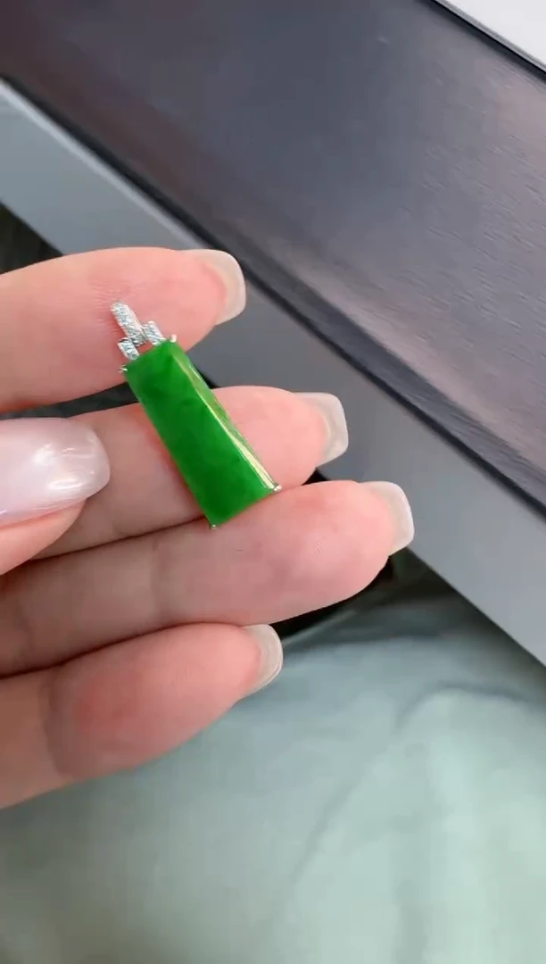 翡翠18K金镶嵌吊坠(不含链)天然缅甸A货翡翠