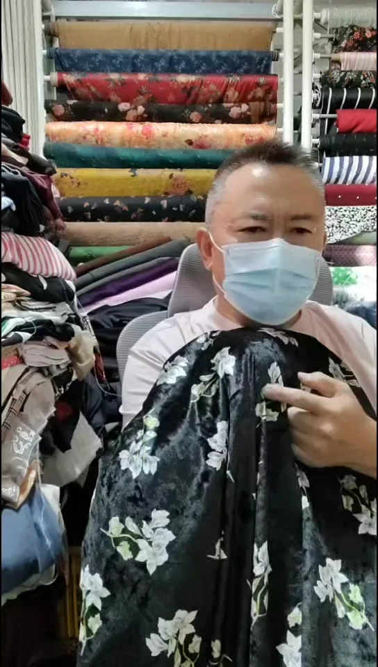 黑色绿叶白花乱花绒布料