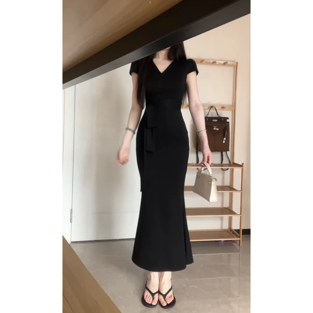 MARIE.COCO纯欲性感绑带V领黑色连衣裙显瘦后妈裙掐腰鱼尾包臀裙