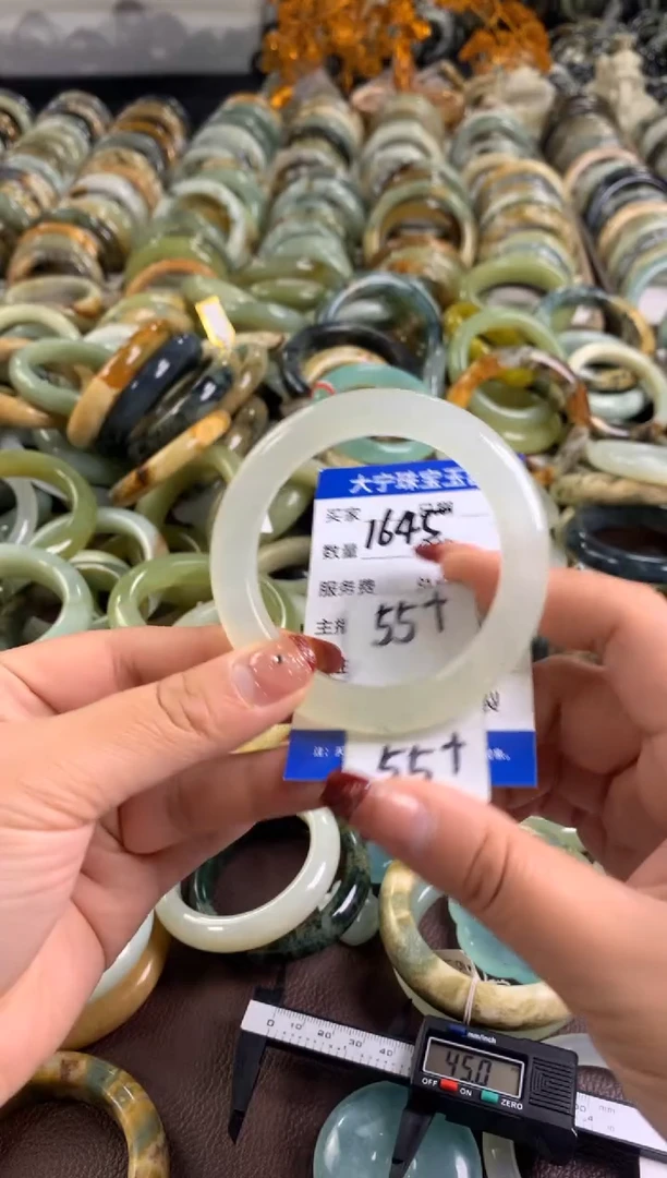 【闪购商品】蛇纹石玉手镯未镶嵌1645
