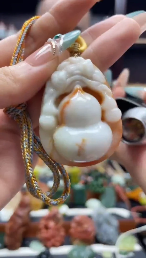 岫玉未镶嵌吊坠·