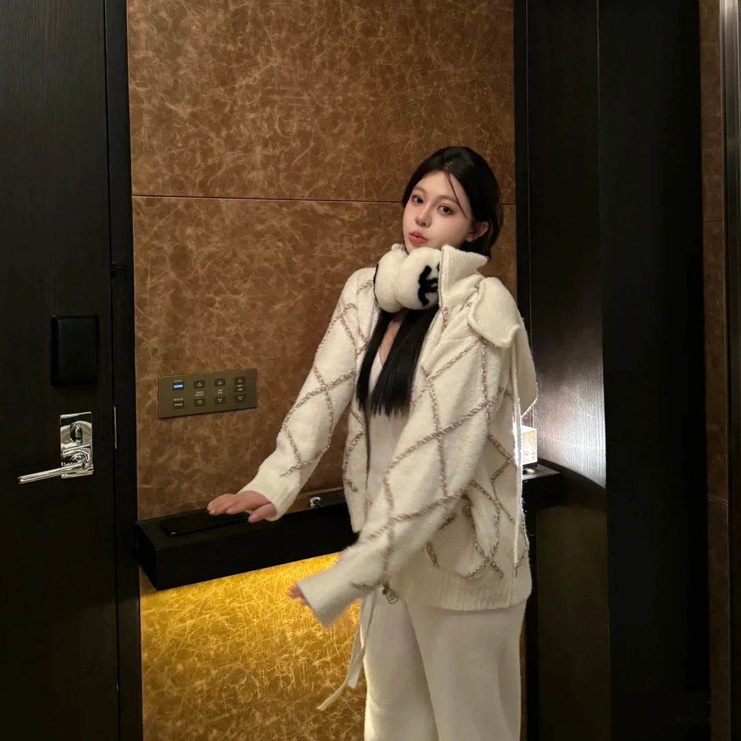 【大大钱】Fala漫雪芬兰／小香* 滑雪菱格连帽拉链羊绒毛衣外套