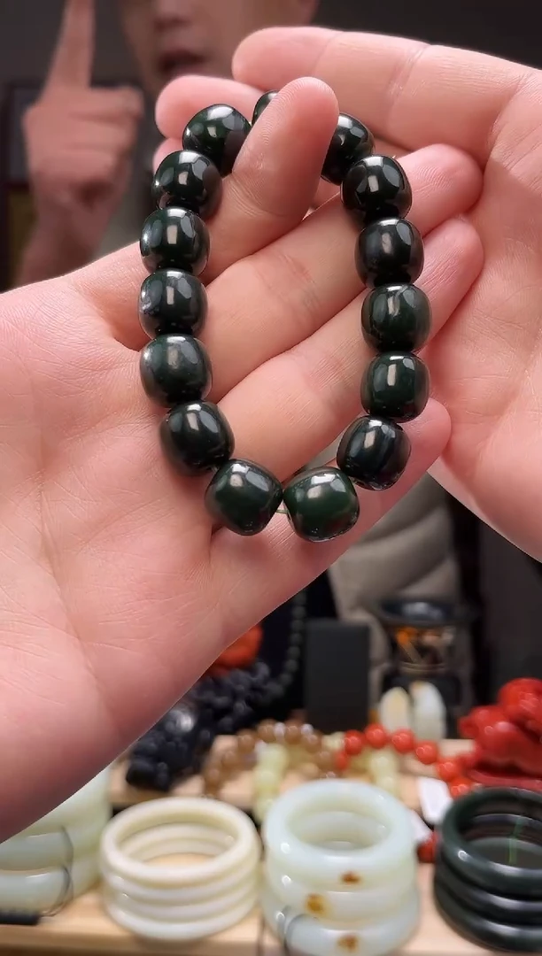 颈饰未镶嵌和田玉手串