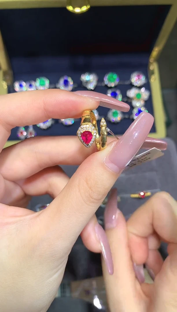 18K金镶嵌戒指红宝石0.5CT