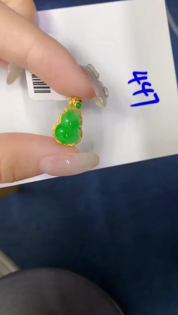 翡翠18K金镶嵌颈饰缅甸天然翡翠A货