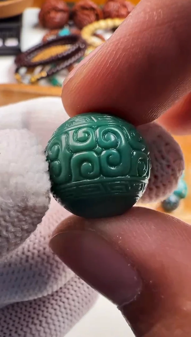 未镶嵌绿松石颈饰绿松石