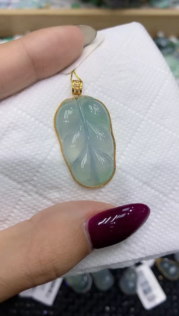 翡翠18K金镶嵌颈饰111111111111