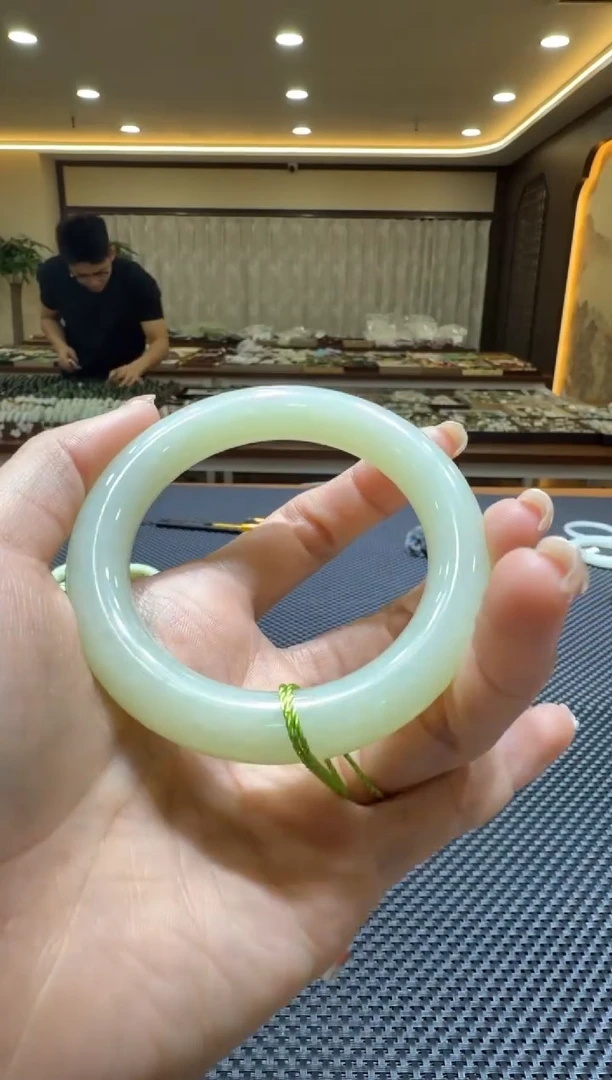 颈饰未镶嵌和田玉手镯57圆条