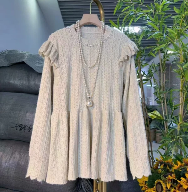 乐2417欧货气质镶钻花边肩蕾丝衫微胖大码女装时髦秋冬款法式时尚