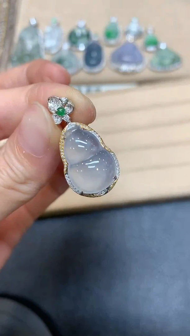 【闪购商品】翡翠颈饰18K金镶嵌葫芦【无服务费