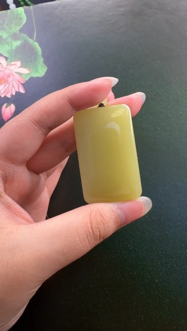 颈饰未镶嵌和田玉吊坠
