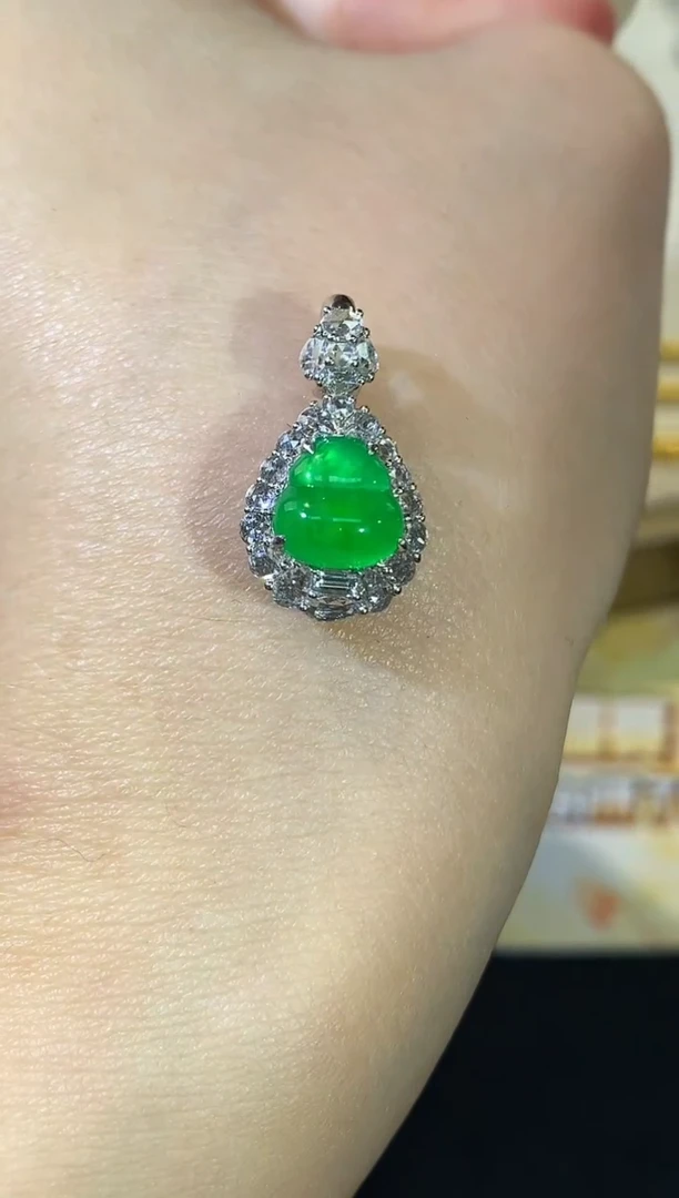 吊坠(不含链)18K金镶嵌翡翠W06|25000