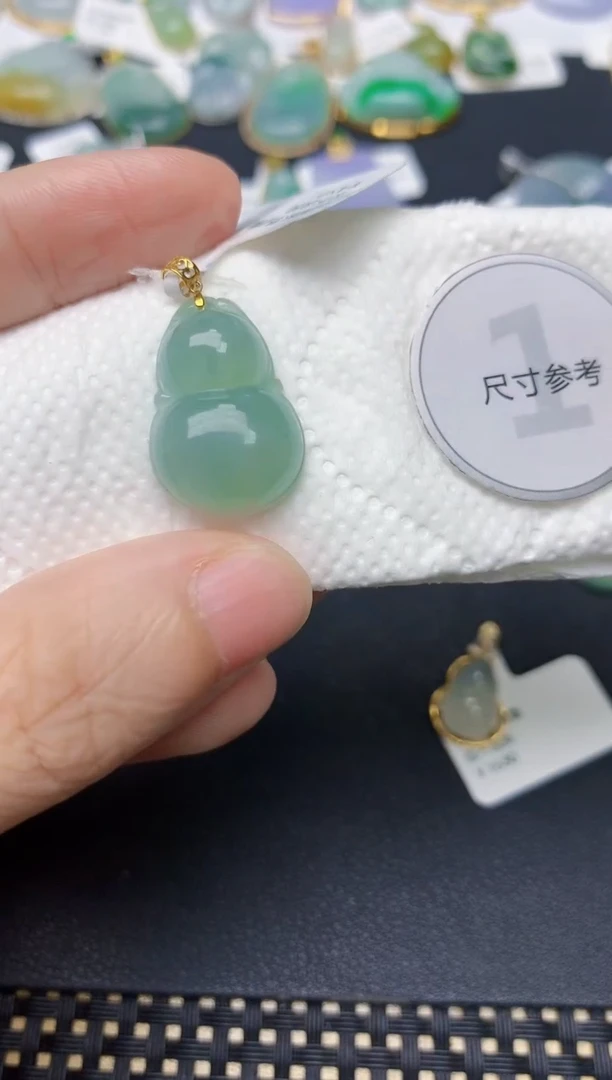 翡翠18K金镶嵌颈饰天然缅甸A货翡翠