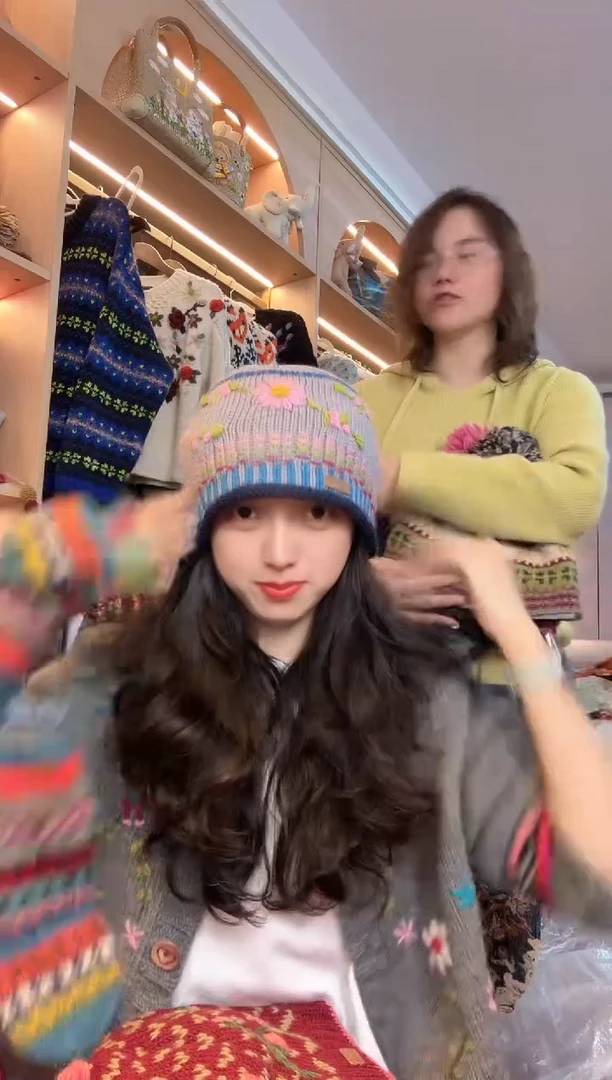 羊毛美利奴灰色刺绣蓝边冷帽