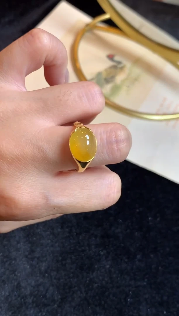 翡翠戒指18K金镶嵌翡翠戒指