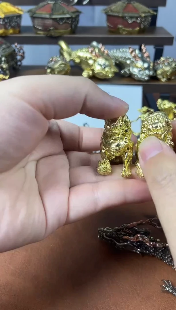 一对狮子黄铜标间