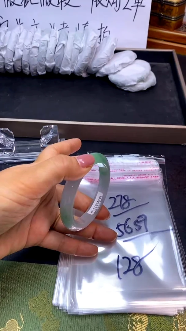 时尚女款缅料手镯 278