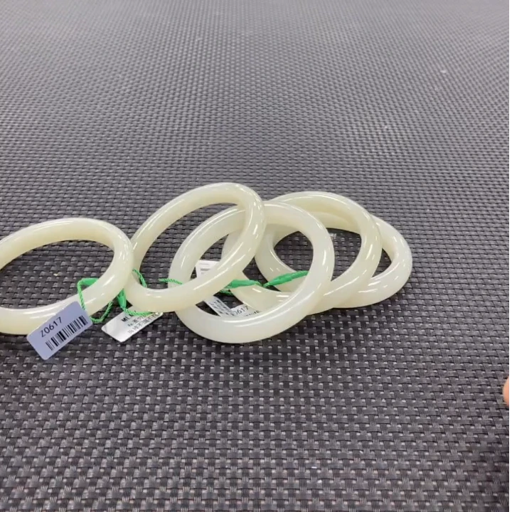 【老郑家】和田玉手镯一支(多样性发1件)有水线有棉有白花