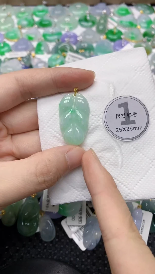 翡翠18K金镶嵌颈饰1111111111